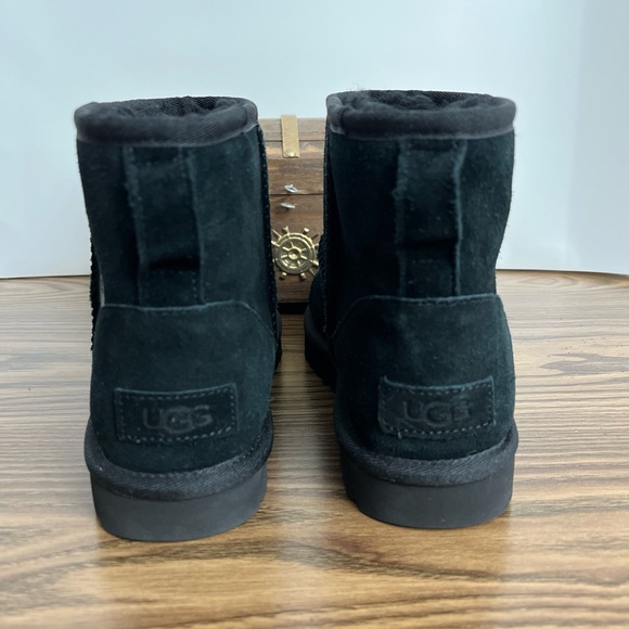 Ugg Mini Classic Logo Boot Black Suede Women’s Size 5 Comfy Boots - Picture 7 of 13
